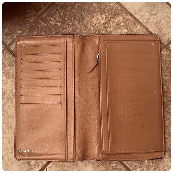 Authentic Chanel camellia, black leather wallet - Picture 2 of 13